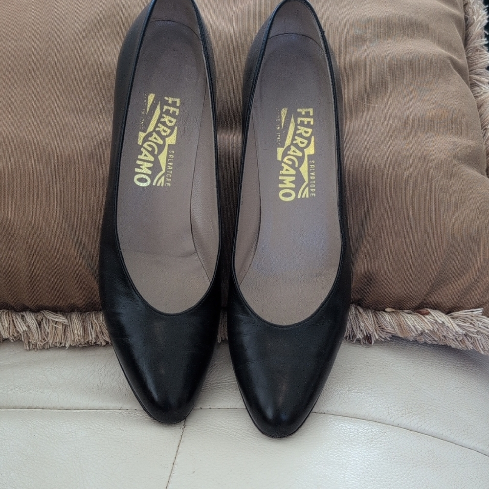 Salvatore Ferragamo Black Leather Almond Toe low Heeled Pumps